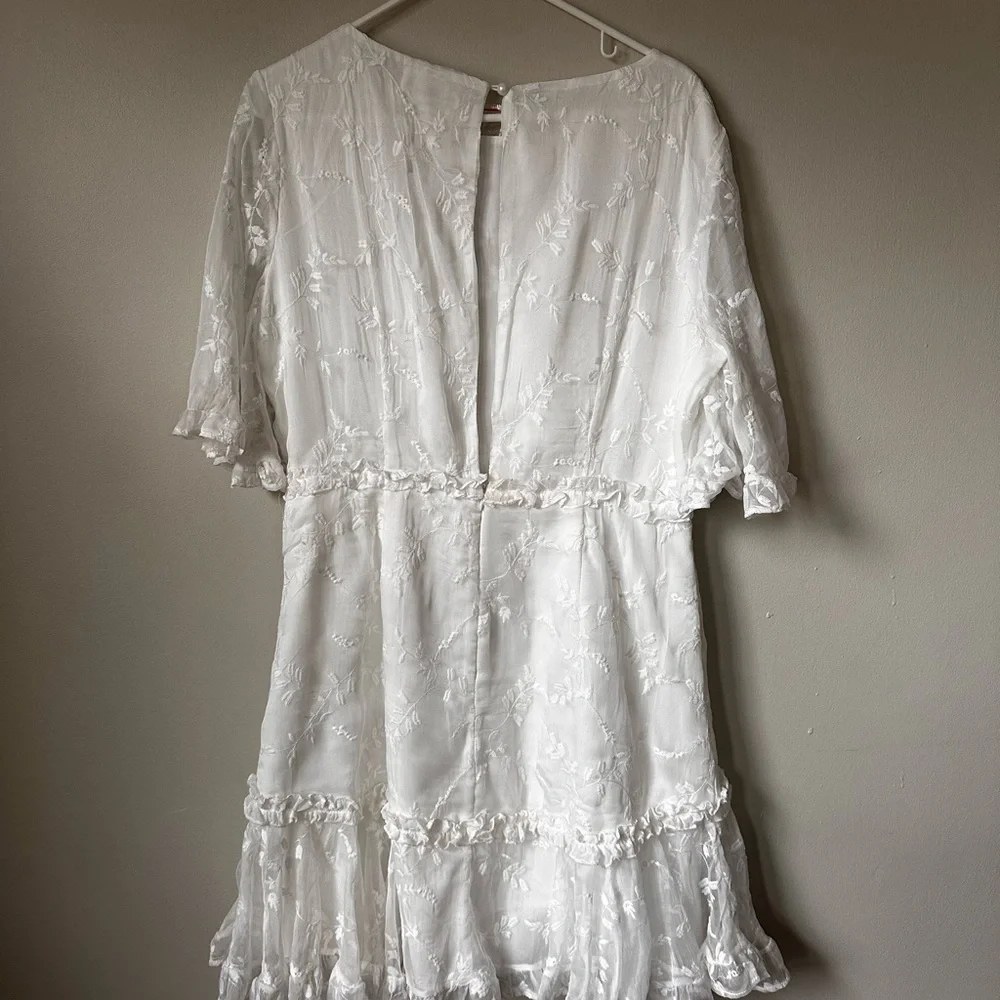 Selfie Leslie Ivory Embroidered Dress - Picture 7 of 8